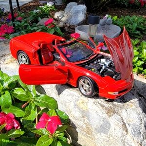 ERTL ♡ 1998 Red Chevrolet Convertible Corvette - 1:18 Scale Diecast Model